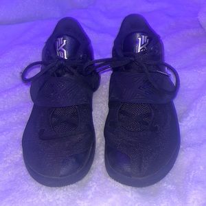 Kyrie Flytrap 3 'Black Metallic Gold